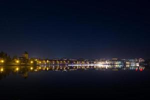 vista de la ciudad de noche foto