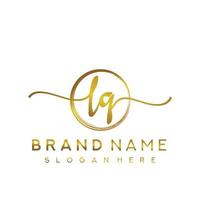 monograma de belleza lq inicial y diseño de logotipo elegante, logotipo de escritura a mano de firma inicial, boda, moda, floral y botánica con plantilla creativa. vector