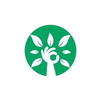 diseño creativo del logotipo del árbol de la mano verde. logotipo de productos naturales. icono de cosméticos. logotipo de balneario. logotipo de salón de belleza o yoga. vector