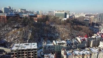 aereo Visualizza di podio, storico Quartiere nel kyiv video