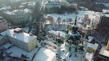 aereo Visualizza di podio, storico Quartiere nel kyiv video