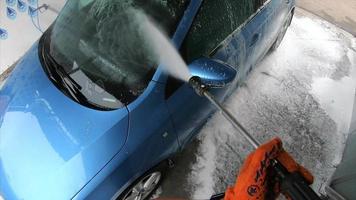 lavage de voiture avec tuyau d'eau sous pression video