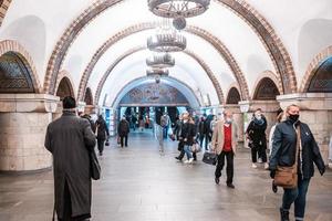 ucrania, kiev - 26 de mayo de 2020 estación de metro zoloty vorota, golden gate foto