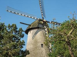 molino de viento en la westfalia alemana foto