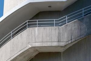 escalera de cemento al cielo foto