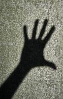 una mano de sombras foto