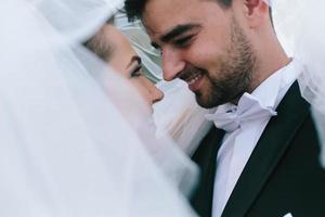 novios en la boda foto