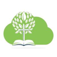 diseño del logotipo del árbol cruzado de la biblia en la nube. diseño de plantilla de vector de cruz de árbol de iglesia cristiana.