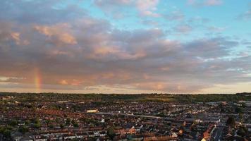 vista aérea da área residencial de leagrave na cidade de luton da inglaterra video