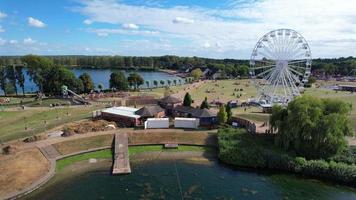 bela vista de alto ângulo do lago em milton keynes inglaterra reino unido video