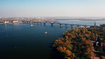 dnipró, kiev. puente en kiev a través del río foto