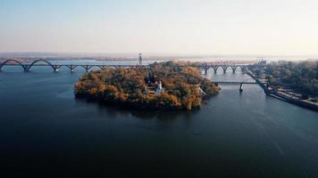 dnipró, kiev. puente en kiev a través del río foto