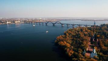 dnipró, kiev. puente en kiev a través del río foto