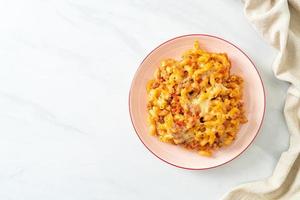 macarrones a la boloñesa con queso foto