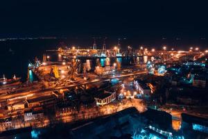 vista aérea del puerto de carga marítima y la terminal de contenedores foto