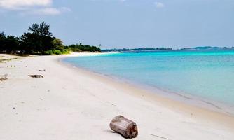 la belleza de la playa de tanjung tinggi, laskar pelangi, belitung, indonesia foto