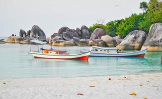 la belleza de la playa de tanjung tinggi, laskar pelangi, belitung, indonesia foto