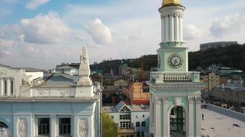 antenne visie van historisch podil buurt in kiev, Oekraïne video