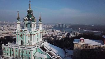 aereo Visualizza di podio, storico Quartiere nel kyiv video