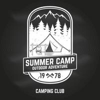 campamento de verano. ilustración vectorial concepto de camiseta o logotipo, estampado, sello o camiseta. vector