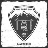 insignia de camping salvaje. ilustración vectorial vector