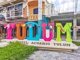tulum quintana roo mexico 2022 gran letrero colorido letras escribiendo tulum magico en mexico. foto