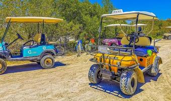 holbox quintana roo mexico 2022 buggy car taxi carrito de golf en pier village holbox mexico. foto