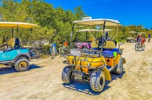 holbox quintana roo mexico 2022 buggy car taxi carrito de golf en pier village holbox mexico. foto