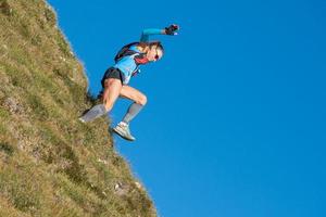 carrera de montaña peligrosa para atletas altamente entrenados foto