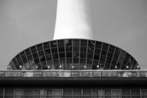 Base of Kyoto Tower from below photo