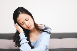 una mujer asiática con ansiedad y depresión foto
