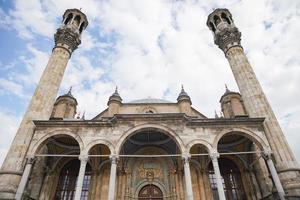 mezquita aziziye en konya, turquía foto