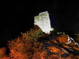 el castillo visto de noche foto