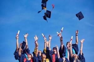 estudiantes graduados de secundaria foto