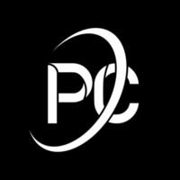 logotipo de la computadora diseño de pc carta de pc blanca. diseño de logotipo de letra pc. logotipo del monograma en mayúsculas del círculo vinculado de la letra inicial pc. vector