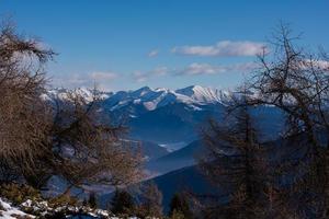 vista de las montañas de invierno foto