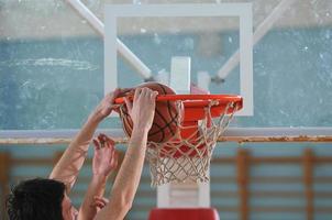 vista de duelo de baloncesto foto