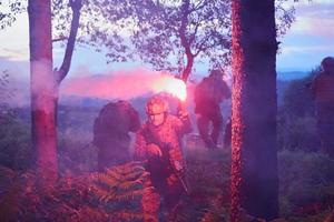 soldados militares en el campo foto