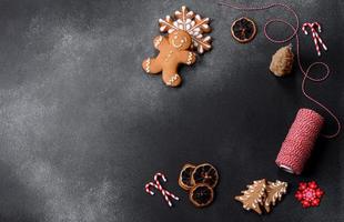 deliciosas galletas de jengibre con miel, jengibre y canela foto