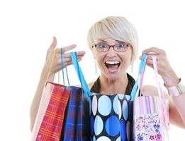 mujeres adultas jóvenes felices comprando con bolsas de colores foto