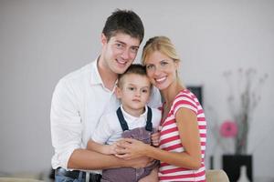 familia en casa foto