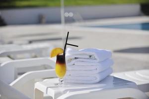 Cocktail and towels photo