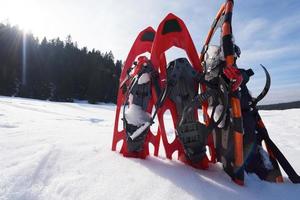 vista de raquetas de nieve de invierno foto