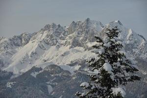 paisaje de invierno de montaña foto