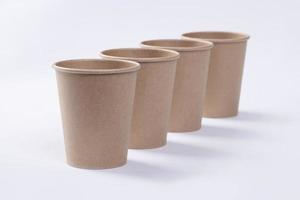 grupo de plantilla de maqueta de taza de café para llevar con espacio de copia para su logotipo o diseño gráfico foto