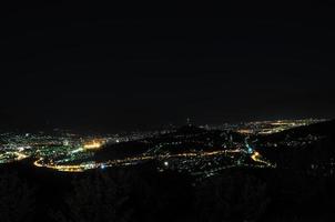 vista nocturna de sarajevo foto