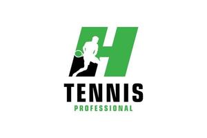 letra h con diseño de logotipo de silueta de jugador de tenis. elementos de plantilla de diseño vectorial para equipo deportivo o identidad corporativa. vector