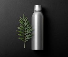 maqueta de botella de agua de aluminio negro foto