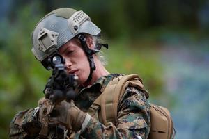 soldados militares en el campo foto