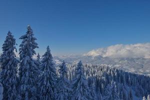 paisaje de invierno de montaña foto